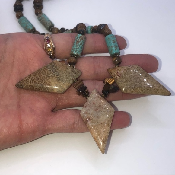 TURQUOISE Flower Stone Goldstone Beaded Necklace w Brass Toned Clasp 16” + 1.5” - Picture 8 of 9